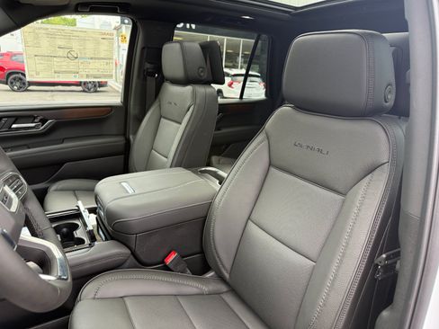 New 2026 GMC Yukon Denali w/ Denali Reserve Package AWD/4WD image 14