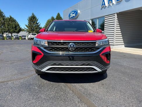 Used 2024 Volkswagen Taos SE w/ Panoramic Sunroof Package AWD/4WD image 9