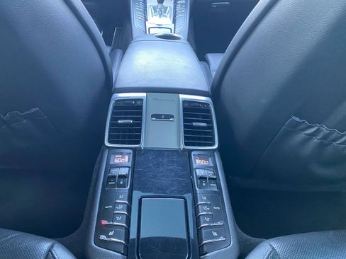 Used 2016 Porsche Panamera image 29