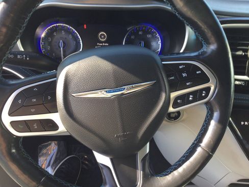 Used 2021 Chrysler Pacifica Touring-L image 20