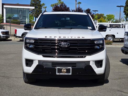 New 2026 Ford Expedition Max Platinum image 2