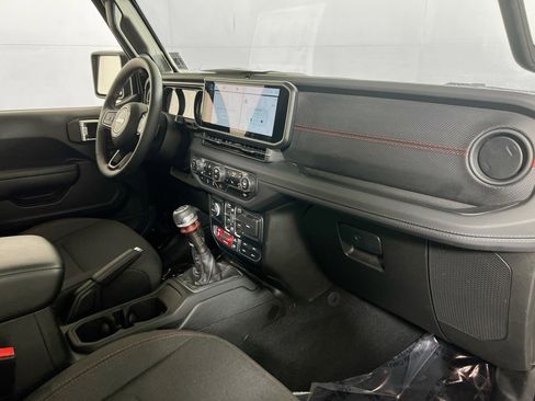 Used 2024 Jeep Wrangler Unlimited Rubicon w/ Convenience Group image 27