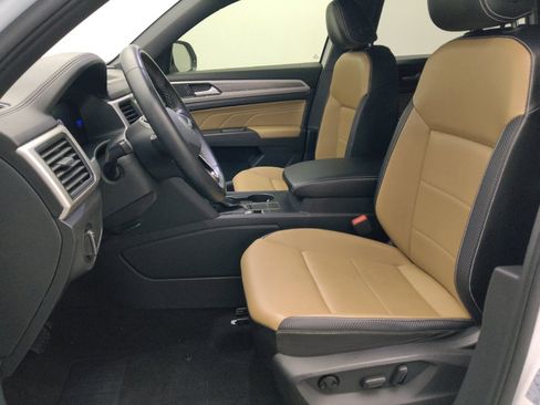 Used 2022 Volkswagen Atlas Cross Sport SE FWD image 17