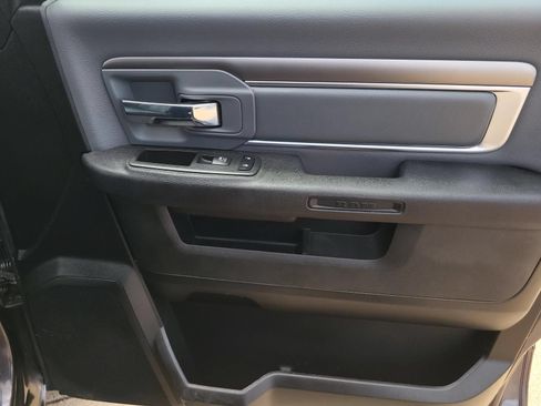 Used 2022 RAM 1500 Classic SLT AWD/4WD image 8