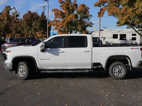 Used 2024 Chevrolet Silverado 2500 LT image 3