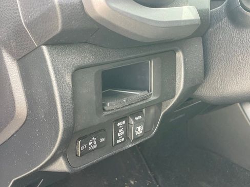 Used 2017 Toyota Tacoma TRD Off-Road image 6