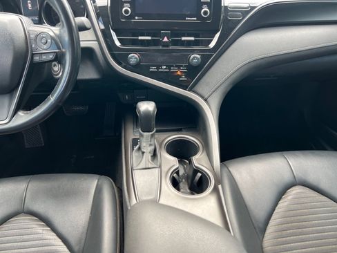 Used 2021 Toyota Camry SE FWD image 11