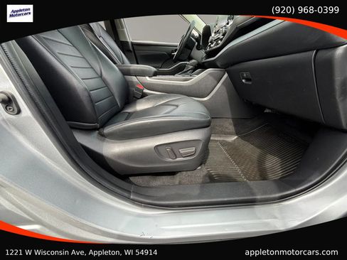 Used 2022 Toyota Highlander XLE AWD/4WD image 50
