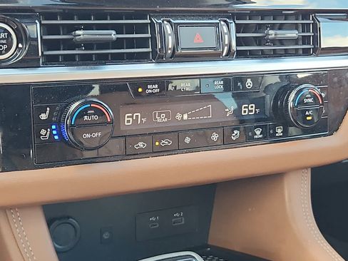 Used 2024 Nissan Pathfinder Platinum w/ Cargo Package image 18