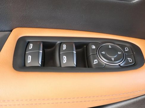 Certified 2025 Cadillac XT5 Premium Luxury image 10