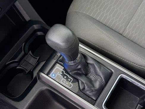 Used 2016 Toyota Tacoma SR5 w/ Towing Package image 20