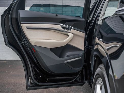 Used 2019 Audi e-tron Prestige w/ Prestige Package AWD/4WD image 30