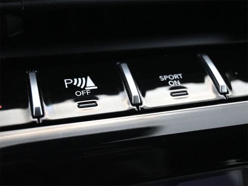 Used 2023 Jeep Grand Cherokee L Altitude image 15