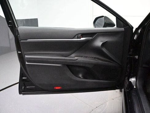 Used 2024 Toyota Camry SE image 8