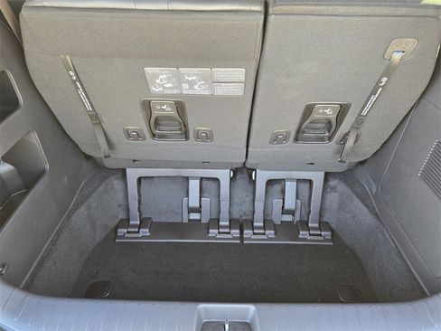 New 2026 Kia Carnival EX image 22