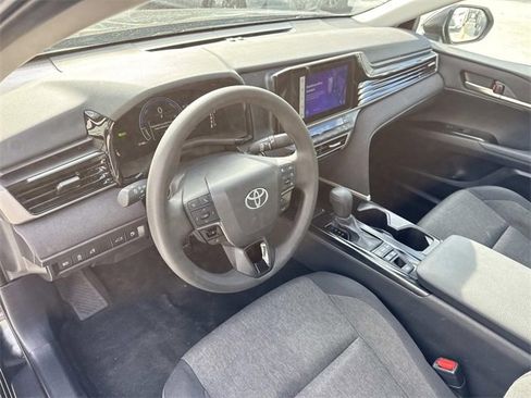 Used 2025 Toyota Camry LE image 18