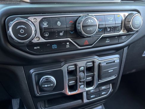 Used 2022 Jeep Wrangler Unlimited Sahara w/ Cold Weather Group image 40