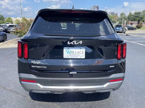 Certified 2024 Kia Sorento S w/ Panoramic Sunroof Package AWD/4WD image 5