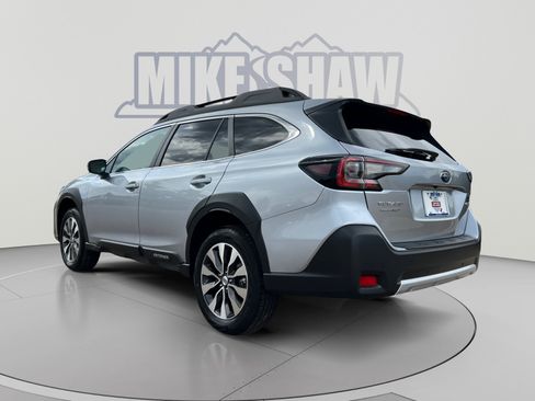 Used 2025 Subaru Outback Limited w/ Tech Package 3 AWD/4WD image 3