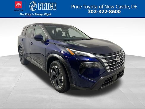 Used 2024 Nissan Rogue SV FWD image 1