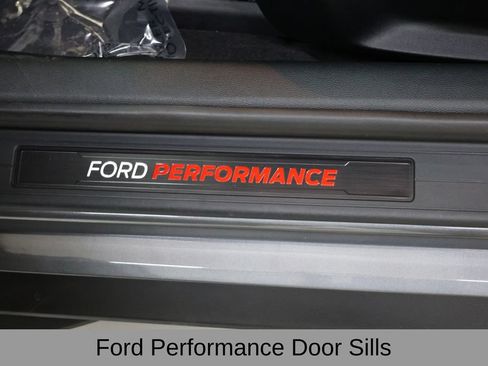 Used 2022 Ford Mustang Shelby GT500 w/ Carbon Fiber Track Pack RWD image 34