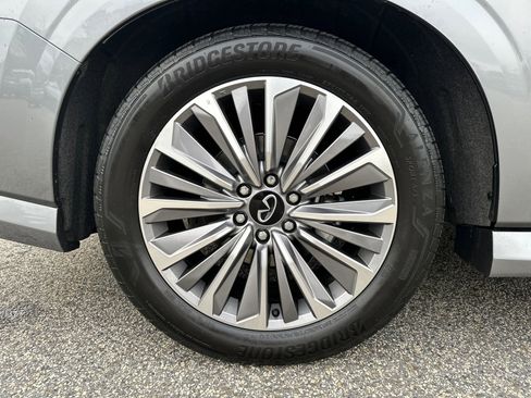 Used 2025 INFINITI QX80 Sensory image 18