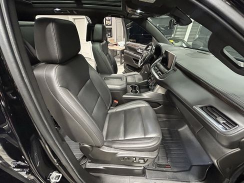 Used 2021 Chevrolet Suburban LT w/ Rear Media and Nav Package image 40