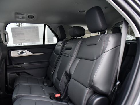 Used 2026 Ford Explorer Active w/ Active Comfort Package image 22