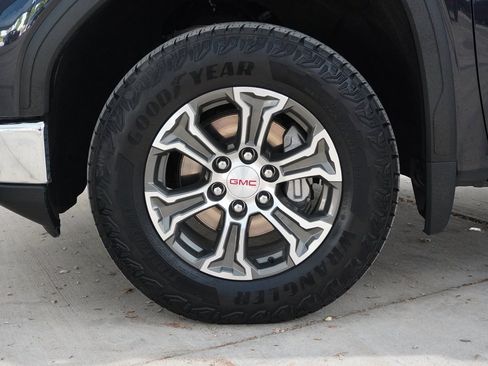 Used 2024 GMC Sierra 1500 SLE image 11