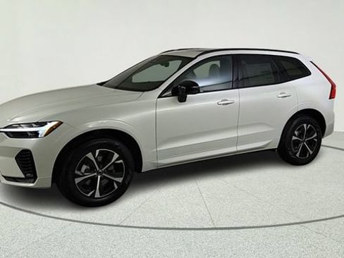 Used 2026 Volvo XC60 B5 Core AWD/4WD image 3