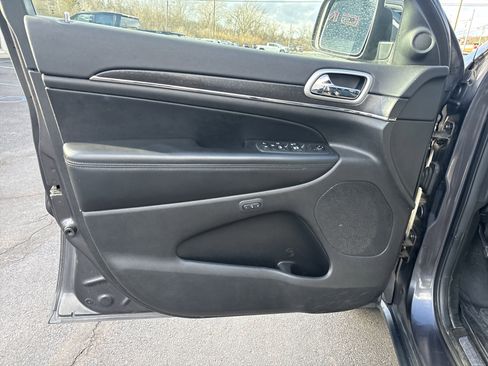 Used 2018 Jeep Grand Cherokee Limited image 15