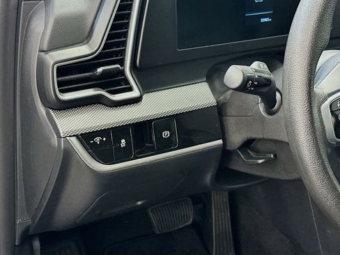 Used 2025 Kia Sportage LX image 17