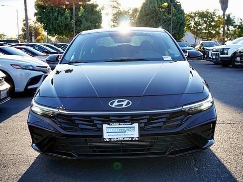 Certified 2025 Hyundai Elantra SE FWD image 10