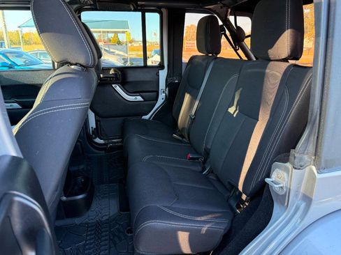 Used 2016 Jeep Wrangler Unlimited Sahara w/ Connectivity Group image 20