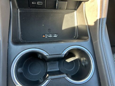 Used 2021 GMC Yukon XL SLT image 26