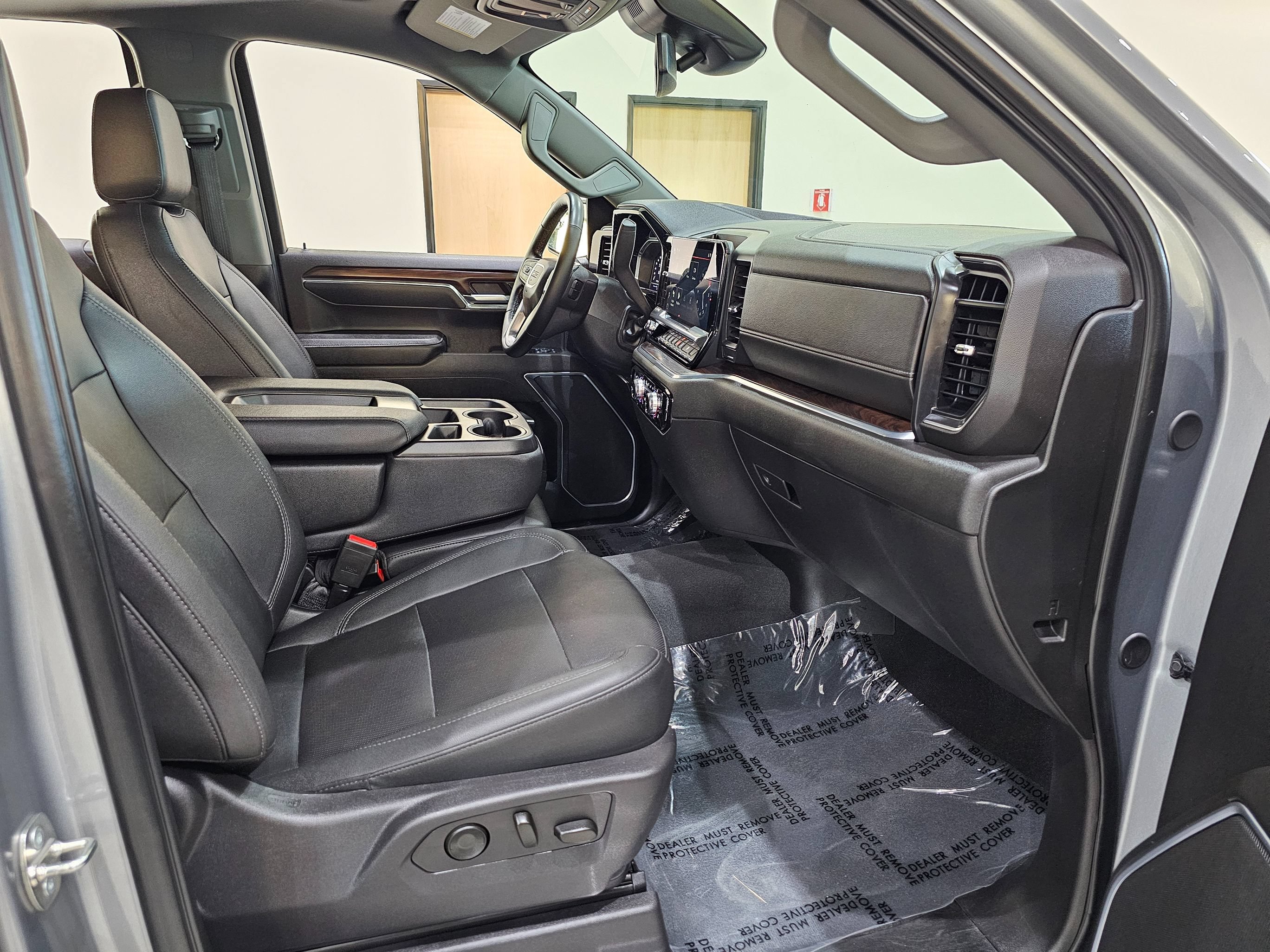 Used 2024 GMC Sierra 1500 SLT AWD/4WD image 32