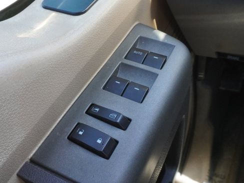 Used 2011 Ford F250 Lariat w/ Lariat Interior Pkg image 14