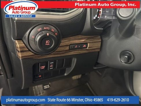 Used 2021 Nissan Titan SL w/ Moonroof Package image 22