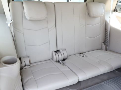 Used 2018 Cadillac Escalade Luxury image 23