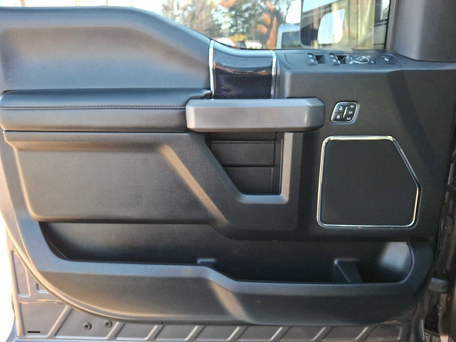 Used 2021 Ford F250 Platinum AWD/4WD image 12