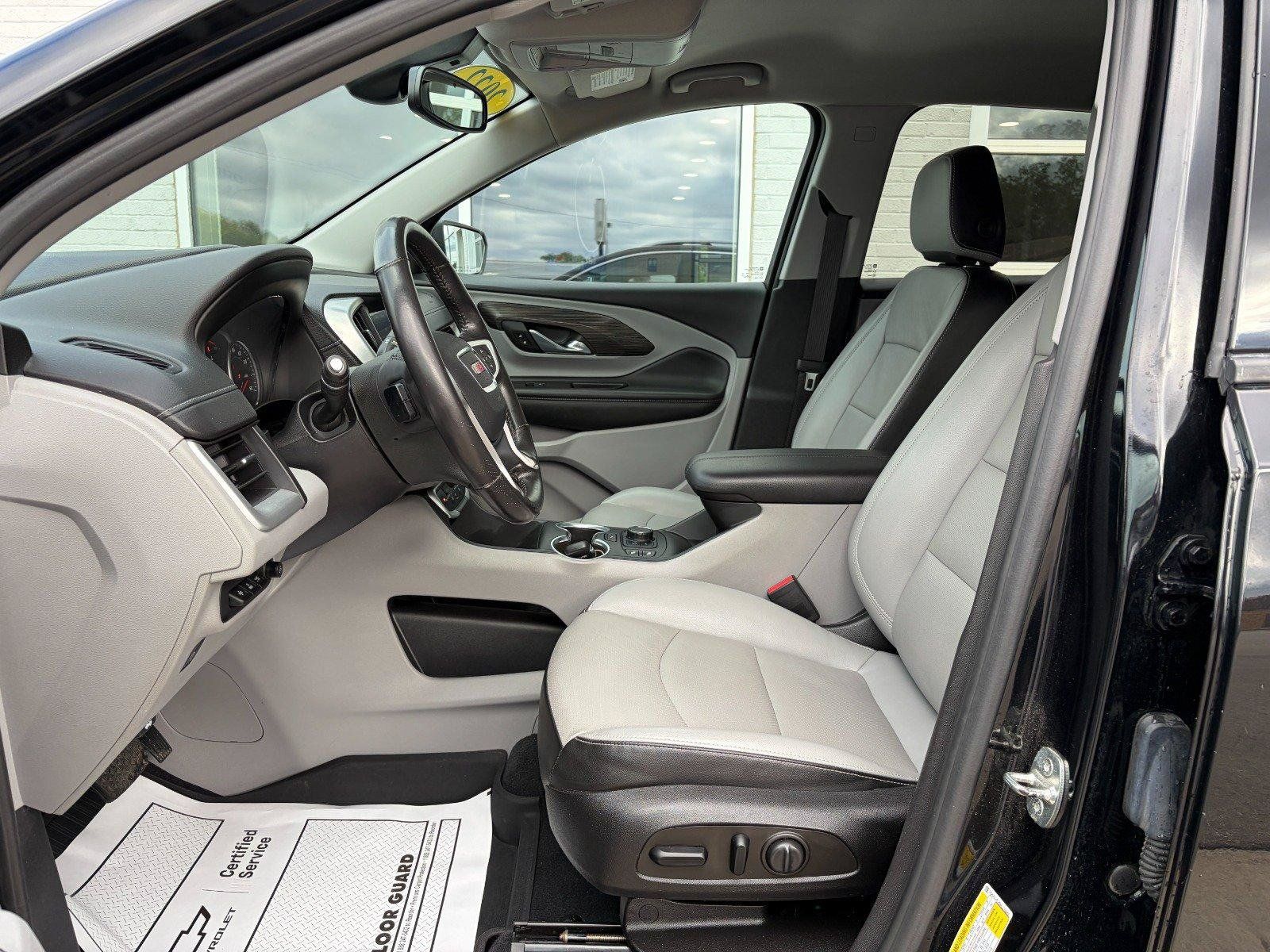 Used 2022 GMC Terrain SLT w/ Infotainment Package II AWD/4WD image 8