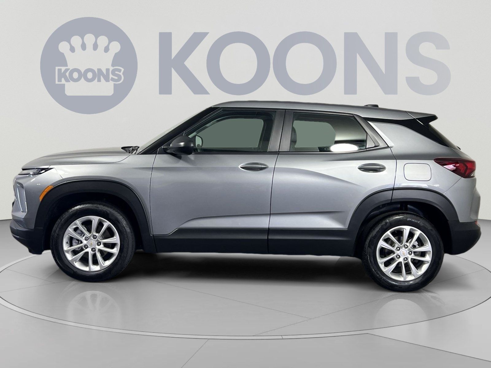Used 2024 Chevrolet TrailBlazer LS AWD/4WD image 2