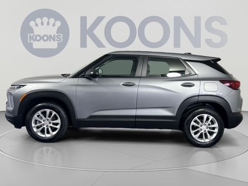 Used 2024 Chevrolet TrailBlazer LS AWD/4WD image 2