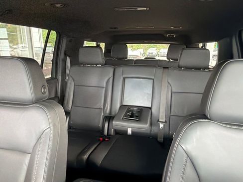 Used 2025 Chevrolet Suburban Z71 AWD/4WD image 41