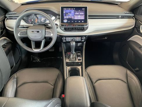 Used 2025 Jeep Compass Limited image 34