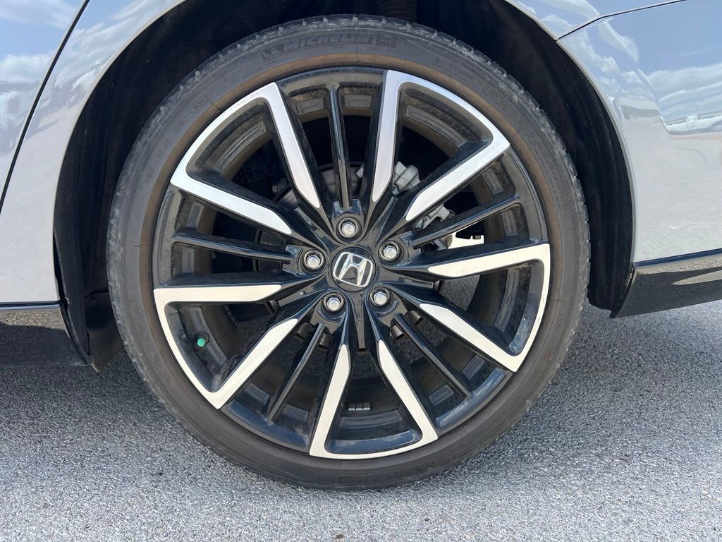 Used 2023 Honda Accord Touring image 11