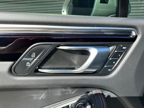 Used 2022 Porsche Macan S image 19