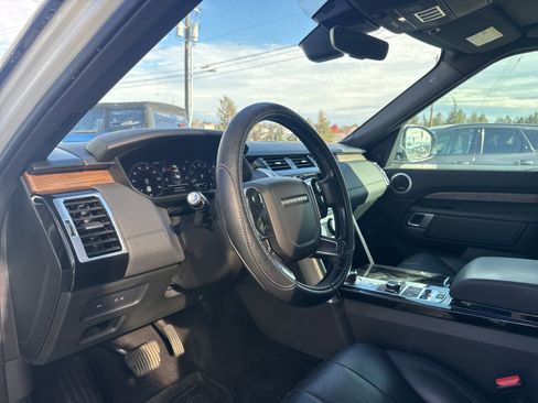 Used 2019 Land Rover Discovery HSE image 8