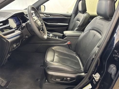Used 2023 Jeep Grand Cherokee L Overland image 10