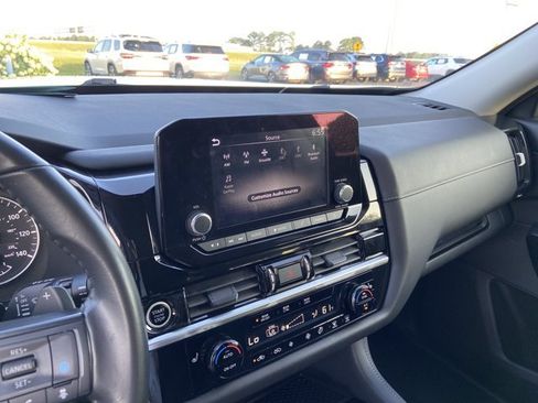 Used 2024 Nissan Pathfinder SV FWD image 40